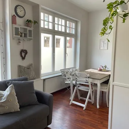 Helle, Zentrale Altbauwohnung Mit Balkon Frankfurt am Main